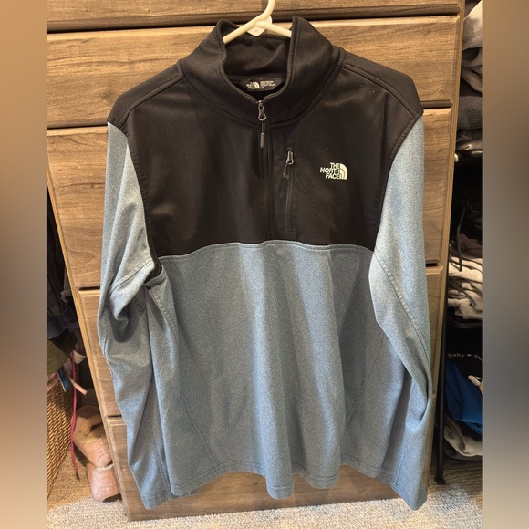 The North Face Black & Blue Quarter-Zip Pullover - Picture 1 of 5